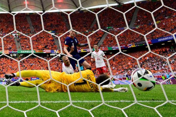 لاعب بديل يمنح هولندا فوزا قاتلا على بولندا في كأس أمم أوروبا