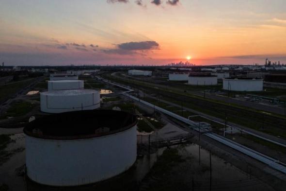 «فاينانشال تايمز»: أمريكا مستعدة للسحب من مخزون النفط إذا ارتفع البنزين مجدداً