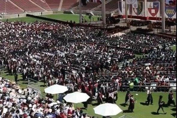 تضامناً مع غزة.. طلاب جامعة ستانفورد يتركون حفل التخرج في بادرة إنسانية