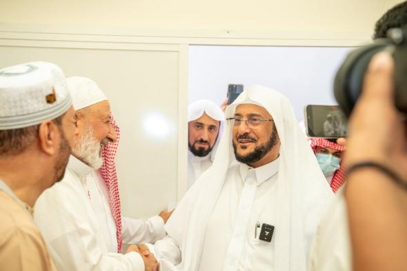وزير الشؤون الإسلامية يزور مقارّ ضيوف برنامج خادم الحرمين الشريفين في مشعر منى