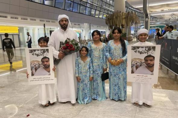 فيديو | وصول حجاج الإمارات إلى مطار زايد واستقبالهم بالورود