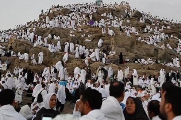 أعمال سحر في قلب جبل عرفات.. شاهد صور المقتنيات المعثور عليها