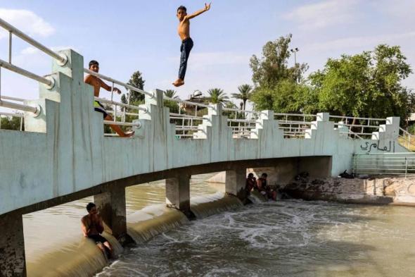 نهر ومسابح وحلبة تزحلق على الجليد لمقاومة الحرّ في العراق