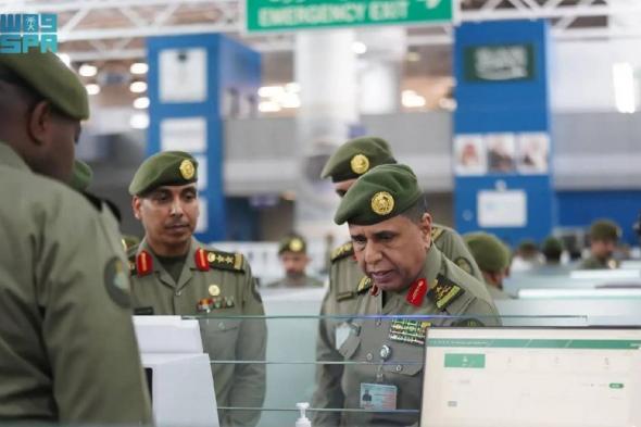اليحيى يقف على سير العمل بجوازات مطار الملك عبدالعزيز الدولي بجدة