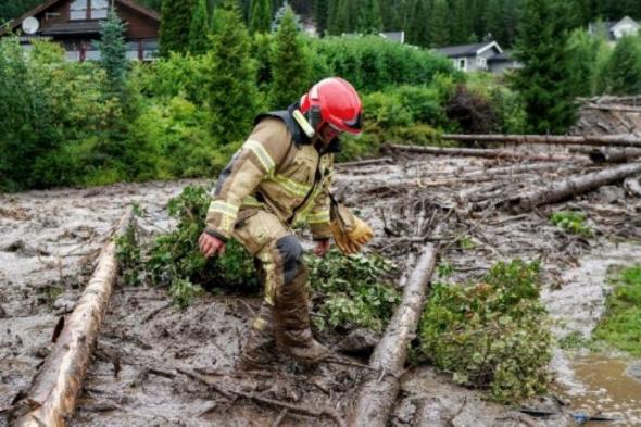 سويسرا.. فقدان 3 أشخاص جراء الفيضانات والانهيارات الأرضية