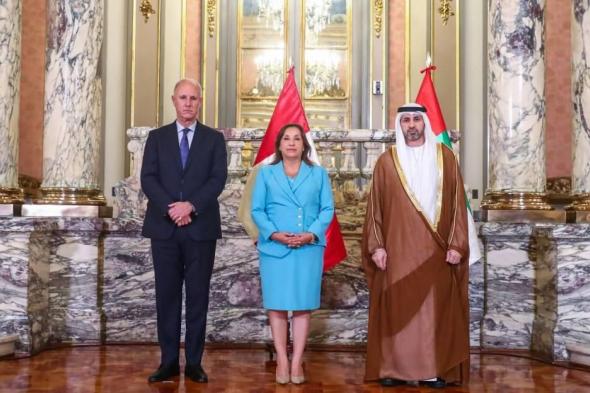 سفير الإمارات يقدم أوراق اعتماده إلى رئيسة بيرو