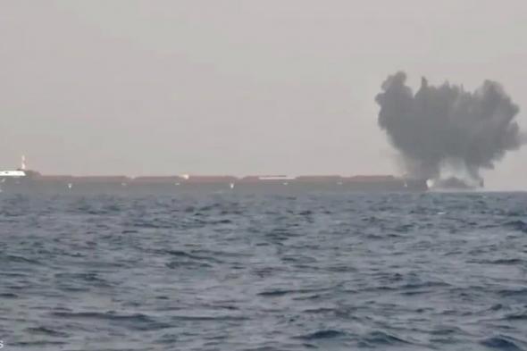 "الحوثي" تعلن استهداف وإصابة "سفينة إسرائيلية" في بحر العرب
