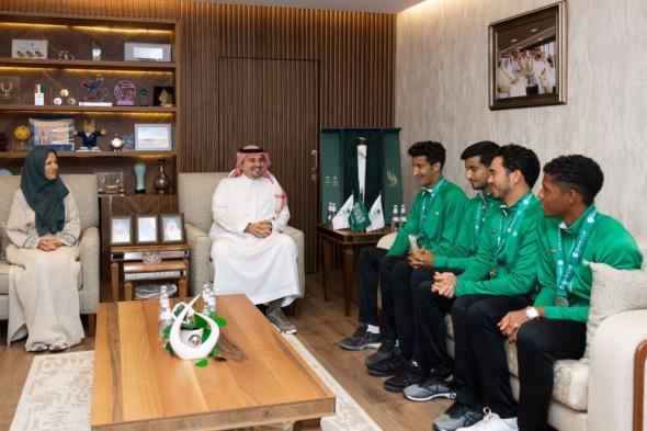 الأمير فهد بن جلوي يستقبل أبطال فريق السعودية