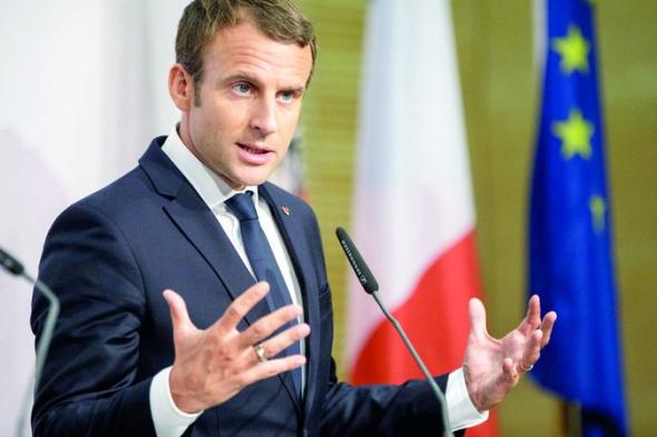 الرئيس الفرنسي يزداد عزلةً بسبب المغامرة الانتخابية