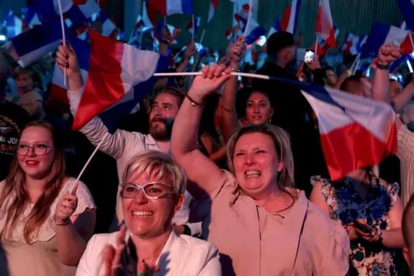 أقصى اليمين يتصدر انتخابات فرنسا بفارق كبير.. و"ماكرون" يدعو لمواجهته