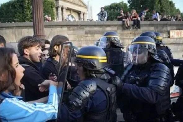 اندلاع مظاهرات وأعمال شغب بفرنسا بعد الإعلان عن نتائج الانتخابات.