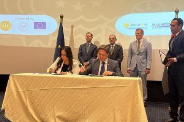 وزير الصناعة يشهد توقيع تعاون بين مبادرة ابدأ ومجموعة مون دراجون الإسبانية