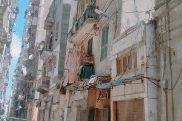 انهيار أجزاء من عقار مكون من 3 طوابق وسط الإسكندرية