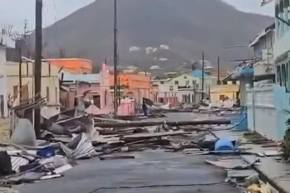 بالفيديو من عين الإعصار.. شاهد ما فعله "بيريل الكارثي" في الكاريبي