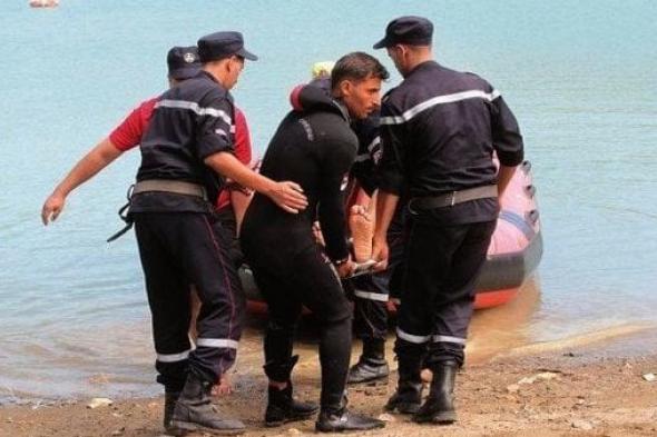 إنتشال جثة أحد ضحايا غرق باخرة صيد في تلمسان