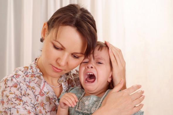 كيف أتعامل مع الطفل الذي يبكي من دون سبب؟