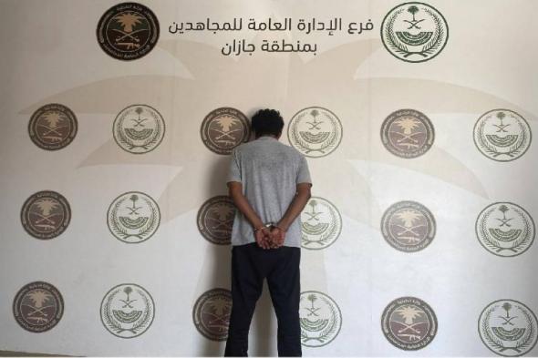 «دوريات المجاهدين» بجازان تقبض على مقيم لنقله 13 مخالفاً لنظام الحدود
