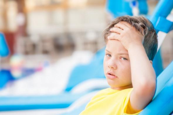 ضربة الشمس عند الأطفال أعراضها وكيفية الوقاية منها