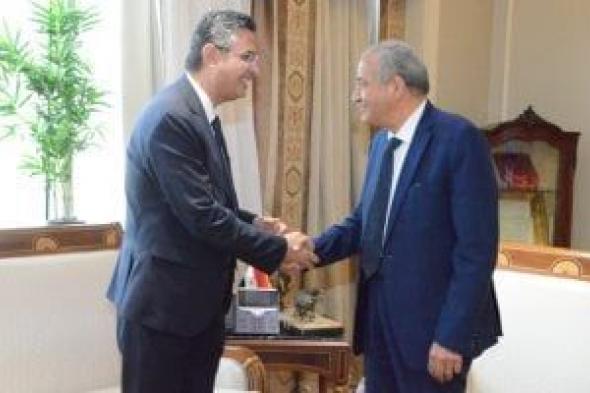 شريف فاروق يصل مقر وزارة التموين.. والوزير السابق يستقبله بحفاوة