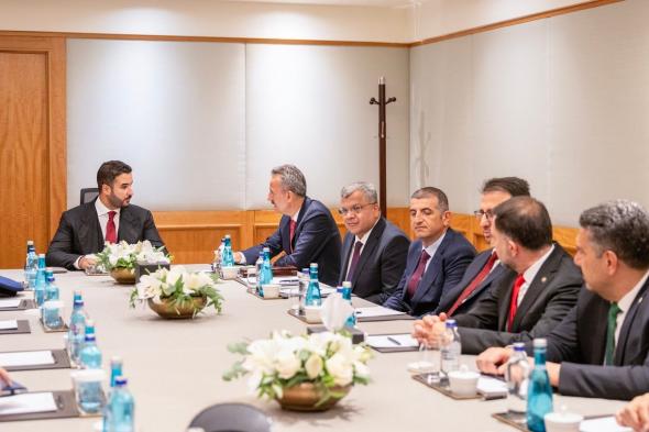 وزير الدفاع يجتمع مع رئيس هيئة الصناعات الدفاعية ورؤساء عدد من كبرى الشركات الصناعية التركية