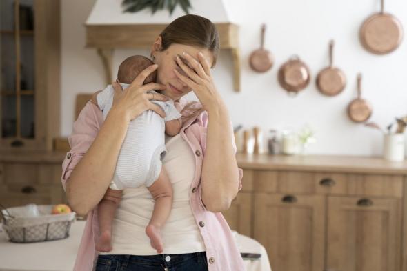 أسباب الهبوط والإرهاق خلال الرضاعة الطبيعية وكيف يمكن تجنبها؟