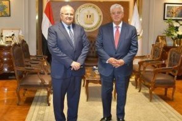 رئيس جامعة القاهرة يهنئ وزير التعليم العالي والبحث العلمي