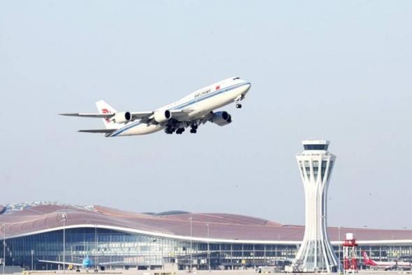 «بلومبيرج»: مناقشات لزيادة حقوق النقل الجوي بين الصين والإمارات