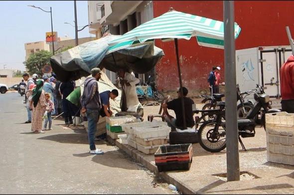 سوق “عوا” بأكادير .. أزبال منتشرة وروائح مريعة تقلق راحة الساكنة المجاورة