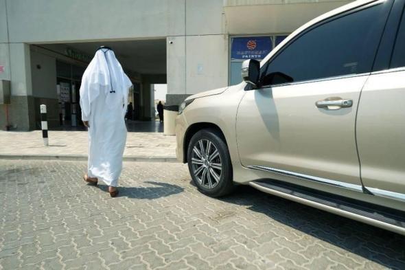 فيديو | شرطة أبوظبي تحذّر السائقين من ترك المركبة في حالة تشغيل
