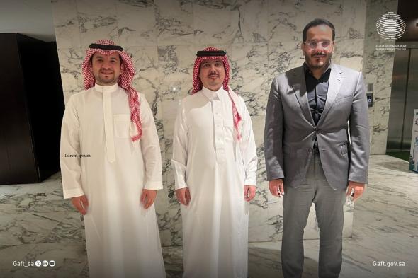 الملحق التجاري السعودي يشارك في معرض دار السلام الدولي ويبحث تعزيز التعاون