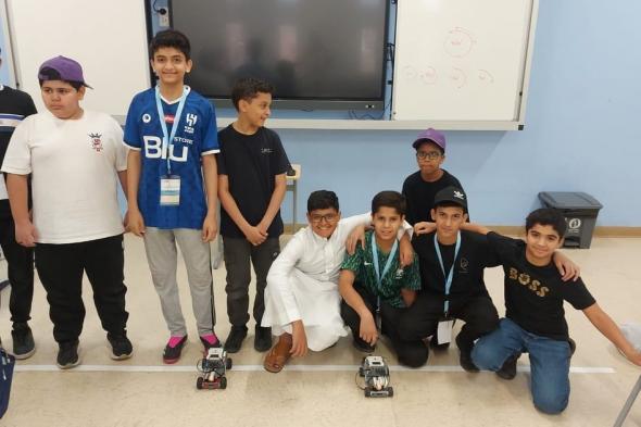 طلاب "موهبة" يعكفون على تصميم وبرمجة روبوت سيارة السباق فورميلا1