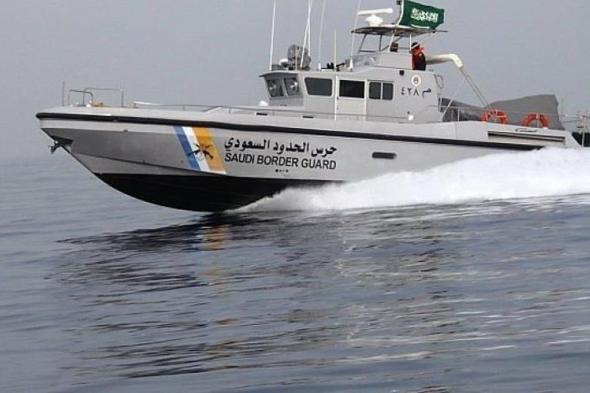 حرس الحدود بمكة ينقذ 5 مقيمين تعطّل قاربهم في البحر