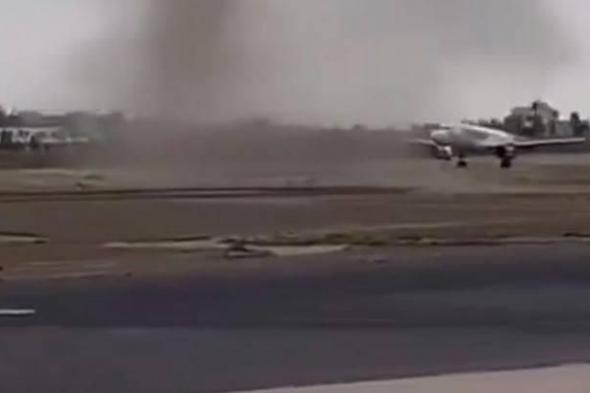 بالفيديو|مناورة مثيرة تنقذ طائرة من حادث بمطار أبها السعودي