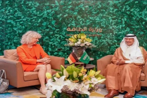 الأمير عبدالعزيز بن سلمان يبحث تعزيز التعاون في الطاقة النظيفة مع وزيرة ألمانية