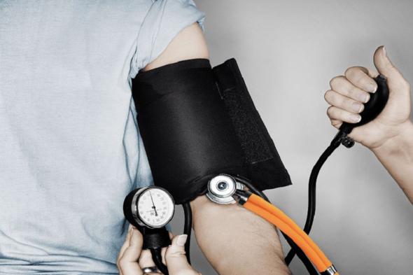 6 حالات يرتفع فيها ضغط الدم بشكل طبيعي.. "النمر" موضحاً: مؤقتة وللسليم