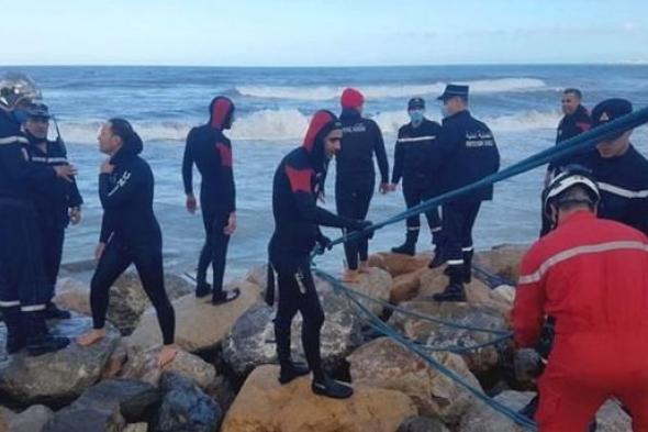 إنقاذ 10 أشخاص كانوا عالقين في شاطئ صخري بتقزيرت في تيزي وزو