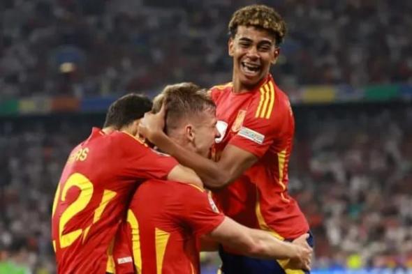 إسبانيا تطيح بانجلترا، و تفوز بكأس أوروبا.