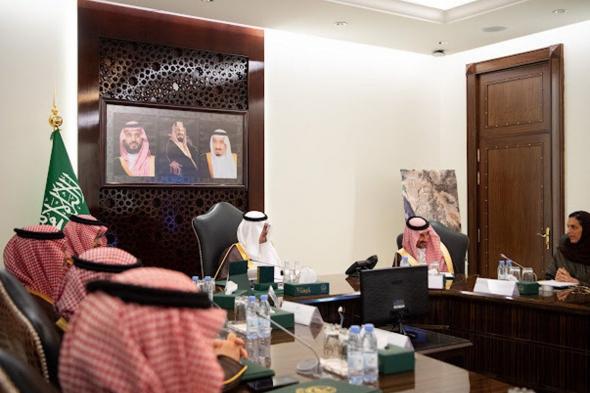 نائب أمير مكة يترأس اجتماعًا لتعزيز القطاع السياحي ويستعرض حملة "تراها أقرب"