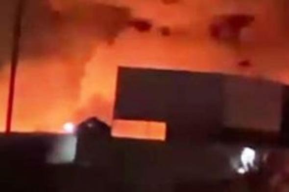 لحظة سيطرة الحماية المدنية على حريق ضخم فى مصنع تنر ودهانات بـ6 أكتوبر.. فيديو