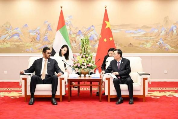 الإمارات والصين تبحثان تعزيز التعاون في قطاعي الصناعة والطاقة