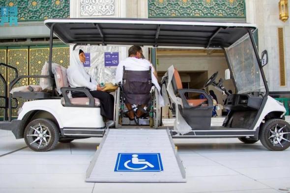 عربات قولف الترددية تسهّل لذوي الإعاقة أداء نسكهم بالمسجد الحرام (صور)