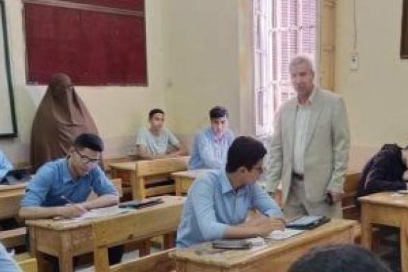 طلاب الثانوية العامة دور ثان يؤدون اليوم امتحان الديناميكا