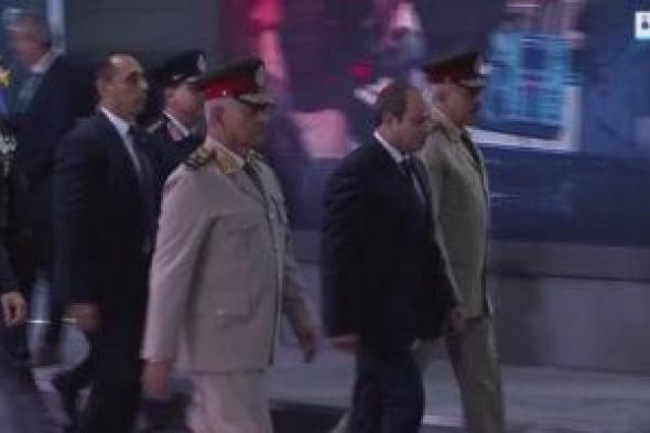 الرئيس السيسي يتفقد صالة العرض الذكية بمعرض مصر الدولى الأول للطيران والفضاء