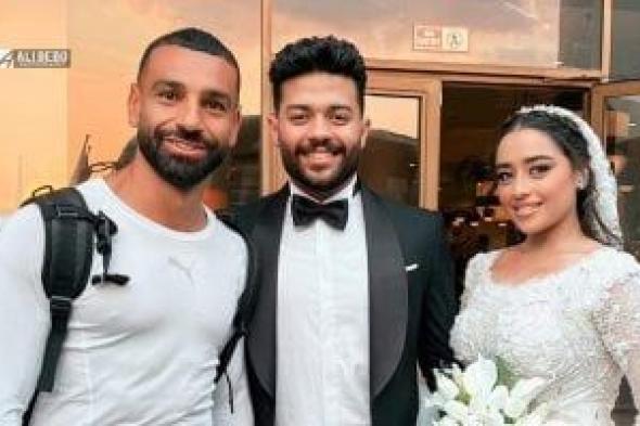 محمد صلاح ونجوم الفراعنة فى "سيشن" عروسين بفندق إقامة المنتخب.. صور