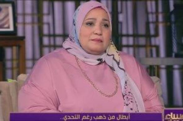 حسن عبد النبي ونادية فكرى يحملان علم مصر فى حفل ختام بارالمبياد باريس