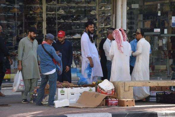 صور | العمالة المخالفة في ”سيكو“ بالدمام.. خطر يهدد صحة وسلامة المستهلكين