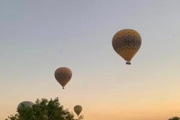 عودة تحليق رحلات البالون الطائر بالأقصر بعد توقف يومين .. صور