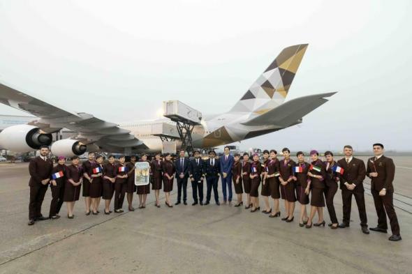 «الاتحاد» تعيد الطائرة العملاقة A380 إلى باريس