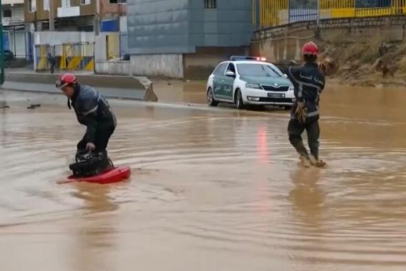 إخراج سيارة عالقة وامتصاص المياه بعدة مناطق ببجاية