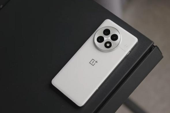 تسريب تفاصيل الألوان والذاكرة لـ OnePlus 13 و13R عالميًا